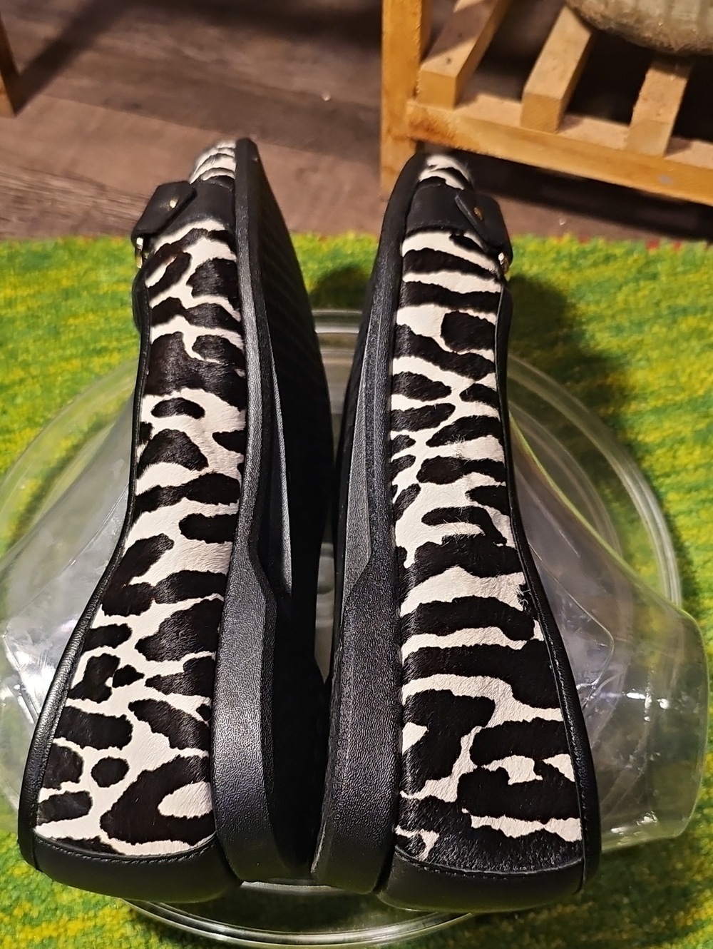 A1 Aerosoles White Black Zebra Animal Print NWOT MULES LOAFER Chain Accents 10.5 - Picture 6 of 8